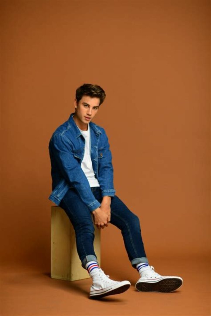 Carson Rowland: Unveiling His Stature