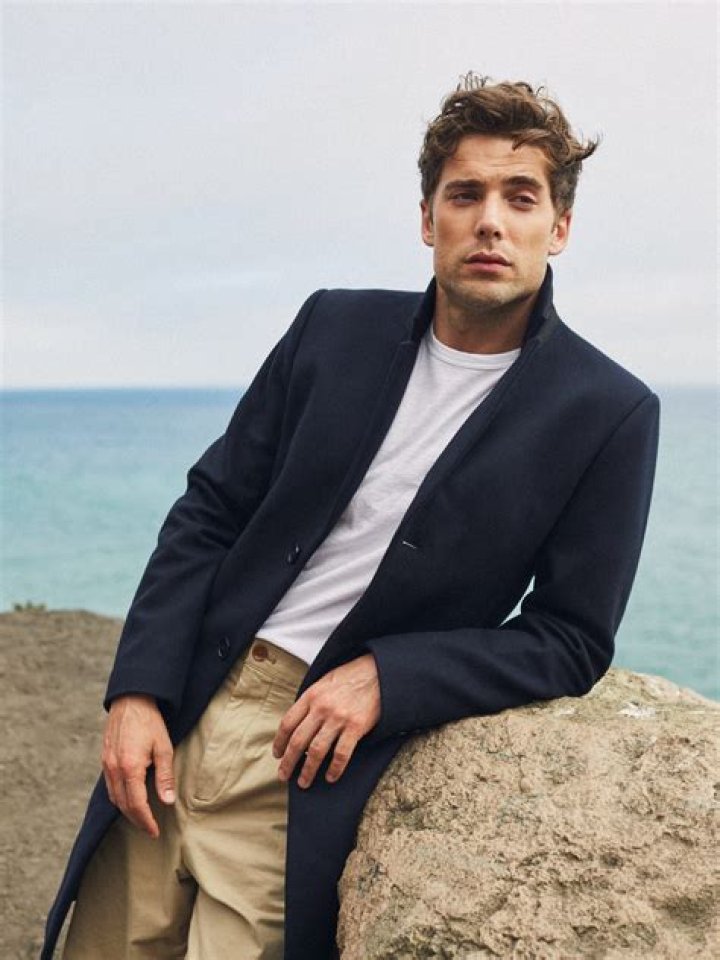 Dustin Milligan: Versatile And Captivating Actor