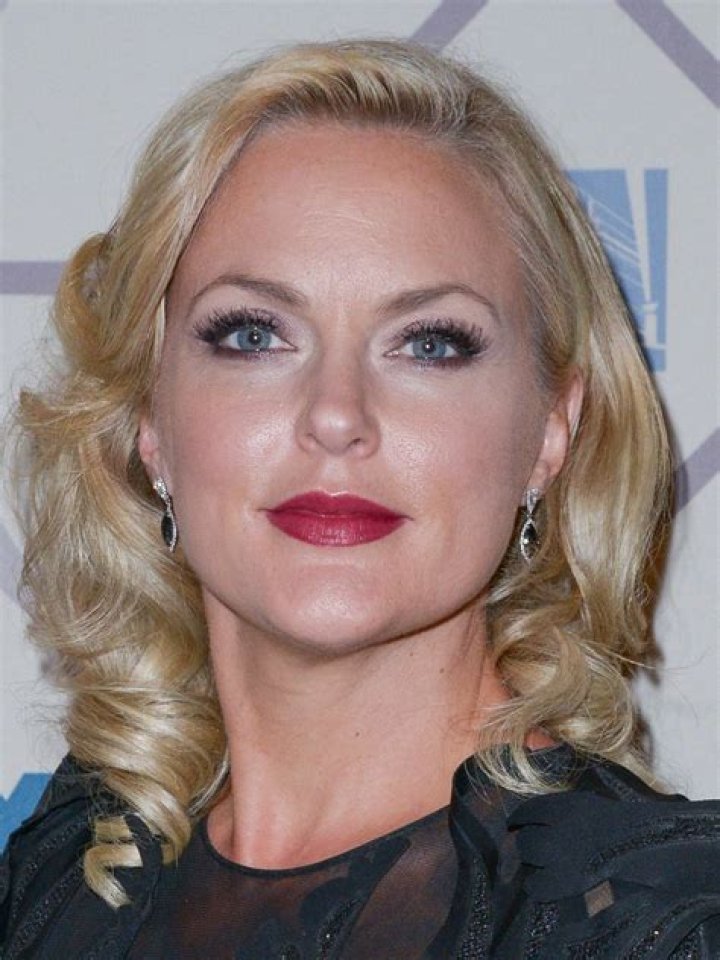 Elaine Hendrix: A Talented Actress With A Versatile Career
