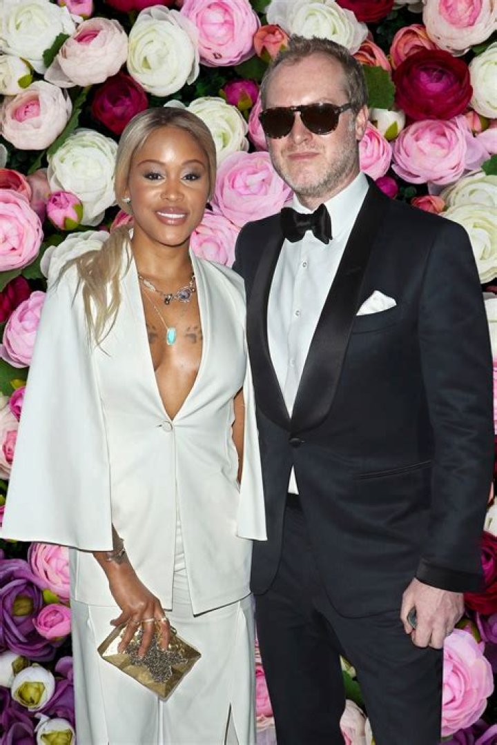 5 Romantic Facts About Eve And Maximillion Cooper