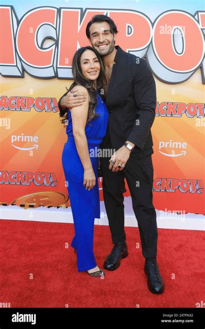 The Art Of Fatima Asghari: A Poetic Exploration Of Identity And Diaspora