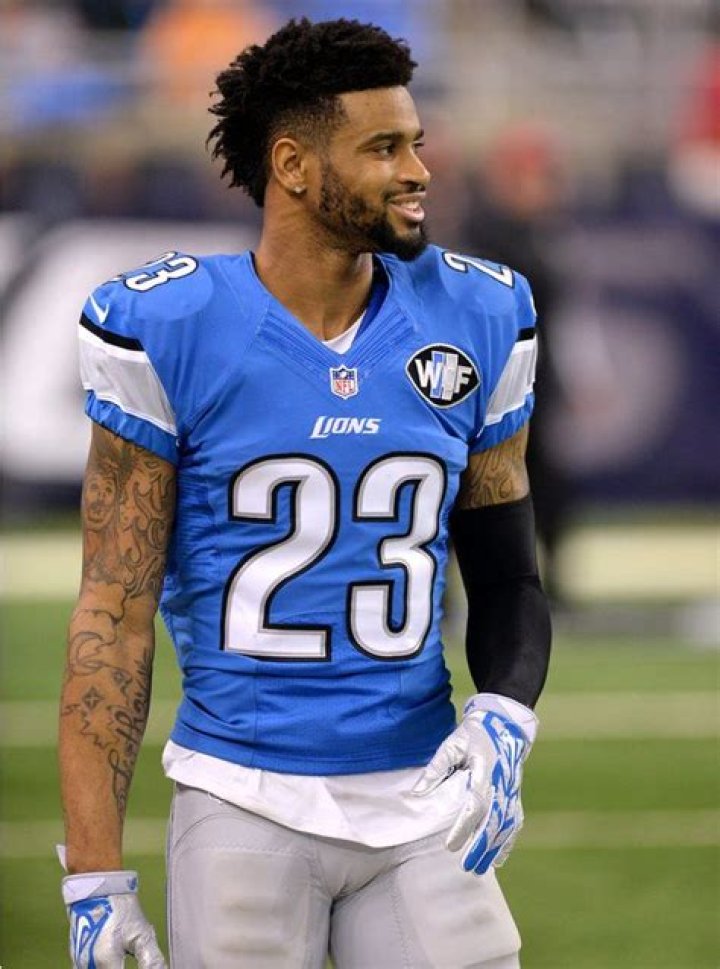 See The Stunningly Handsome Football Players Dominating The NFL
