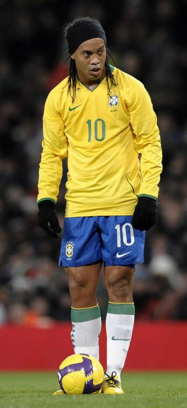 Discovering The Height Of A Football Legend: Ronaldinho