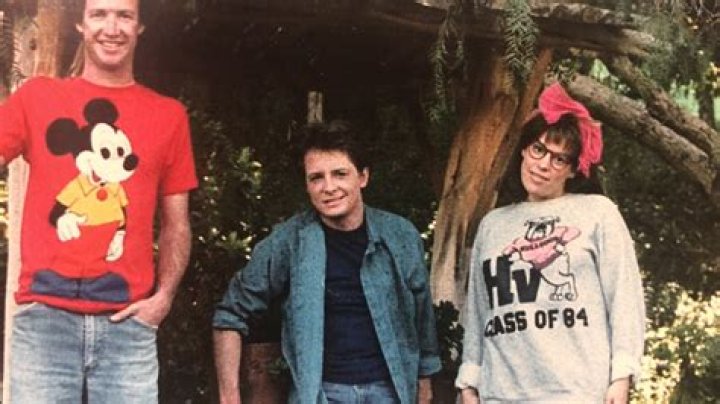 Discover: Is Jonathan Knight The Elder Sibling?