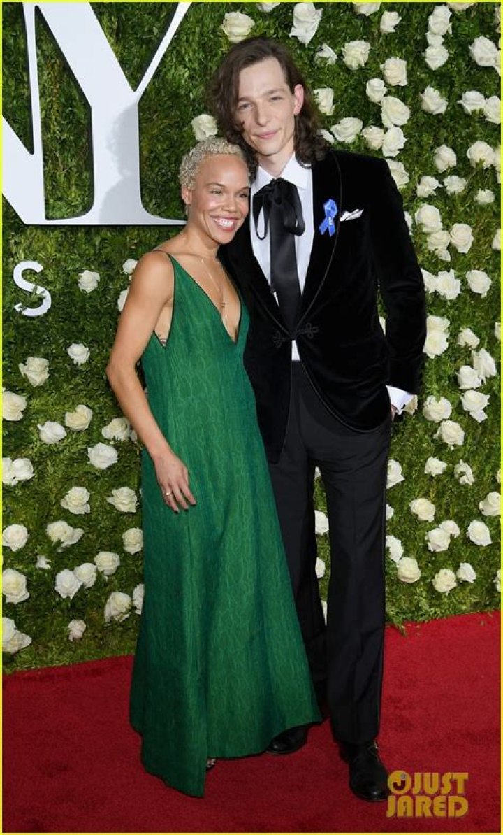 Is Mike Faist Single? Get The Scoop On His Relationship Status