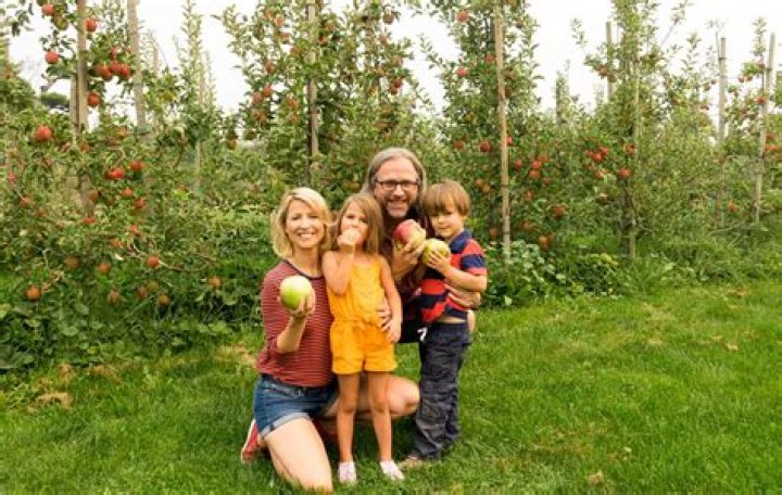 Is Samantha Brown Married? Everything You Need To Know