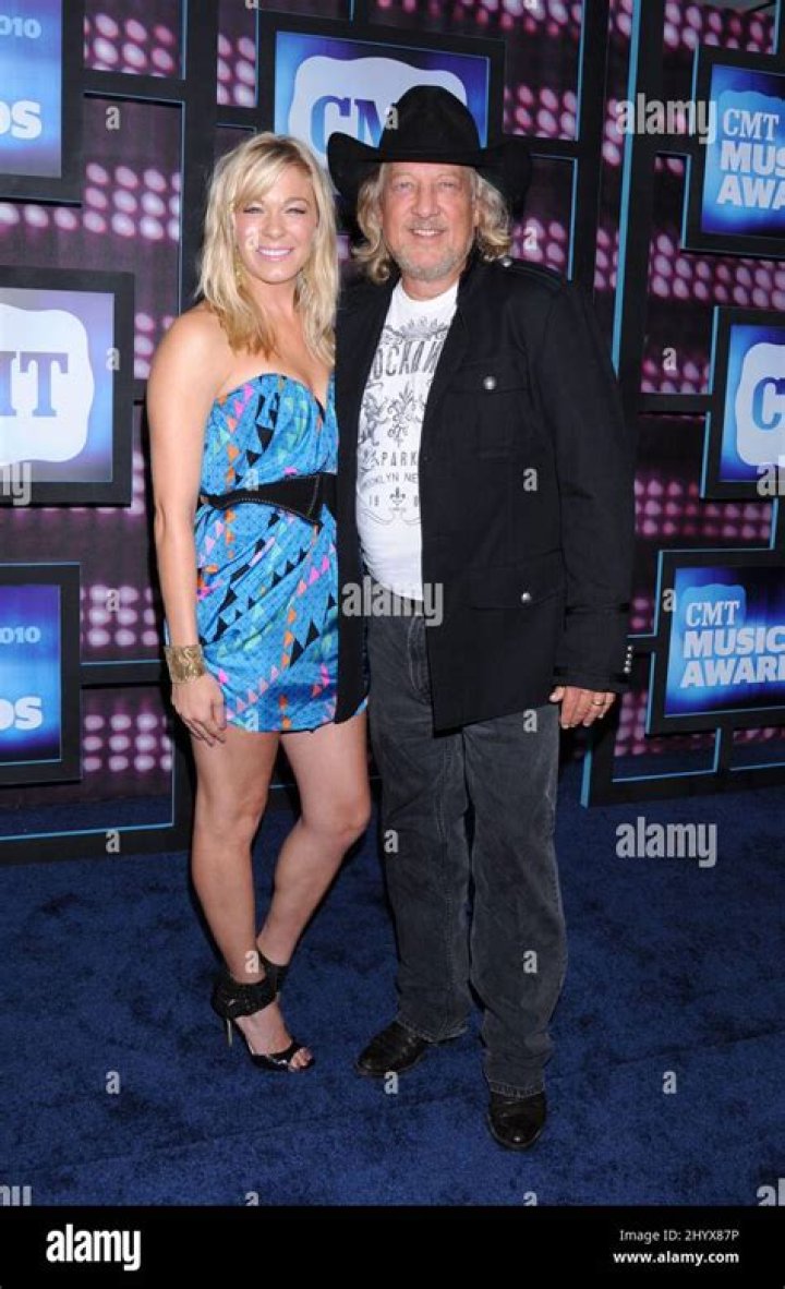 Discover John Anderson's Wife Age: Uncover The Truth