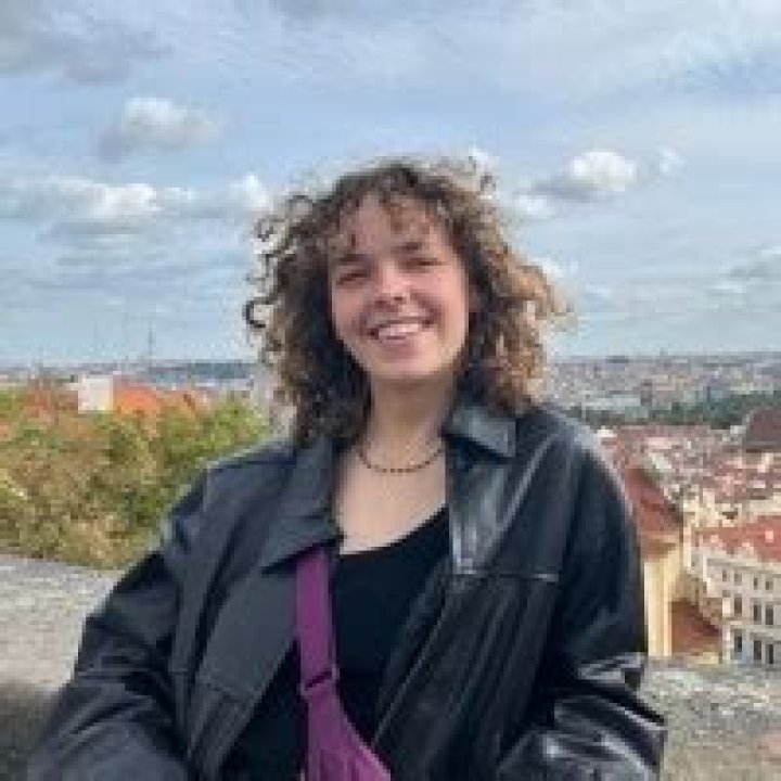 Julia Zabka: A Rising Star In The Entertainment Industry