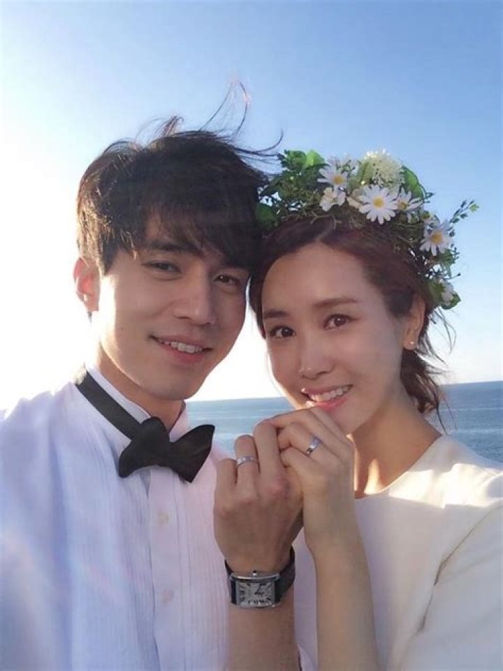 Meet The Rumored Wife Of Popular Actor Lee Dong-Wook: The Truth Revealed