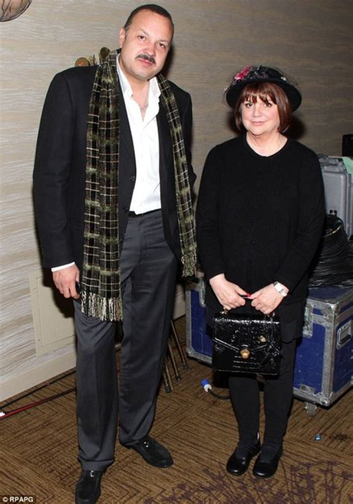 Who Are Linda Ronstadt's Beloved Children? Uncover The Truth