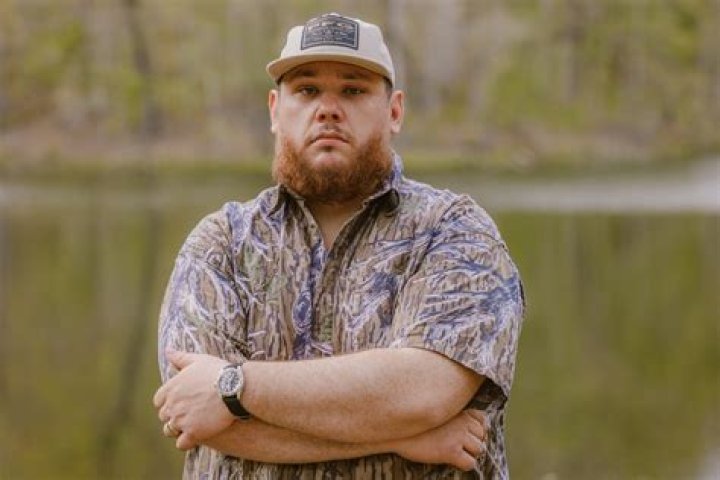 Luke Combs: Unveiling His Political Affiliation - A Democrat's Voice In Country Music