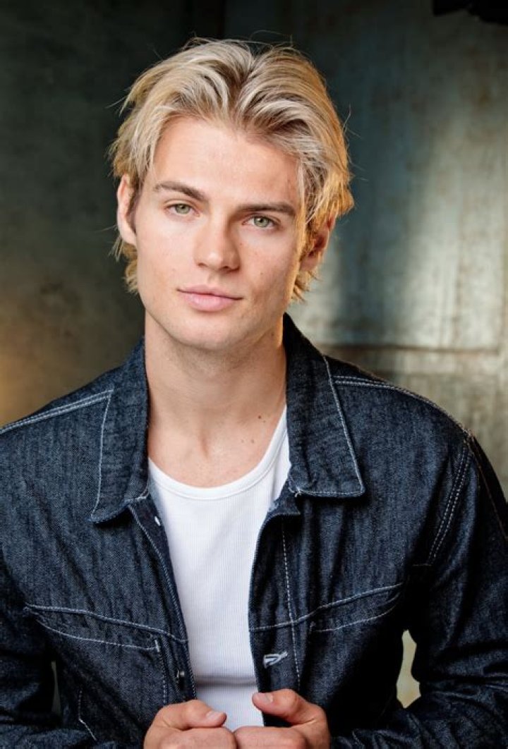 Noah Lalonde's Love Life: Relationships Uncovered