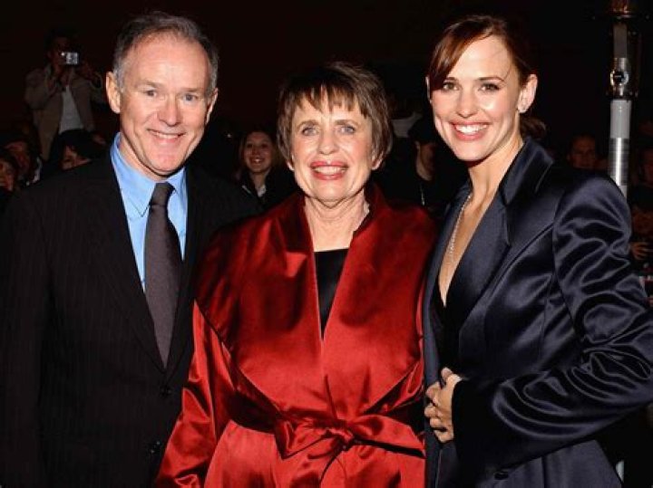 Uncovering The Parents Of Jennifer Garner: A Legacy Of Hollywood And Beyond