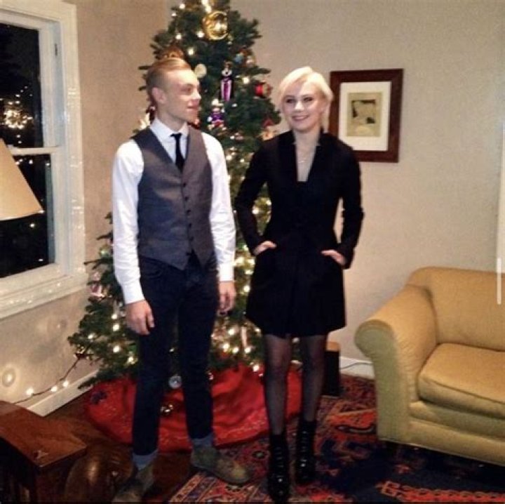 Unveiling Phoebe Bridgers' Brother: A Sibling's Journey Revealed