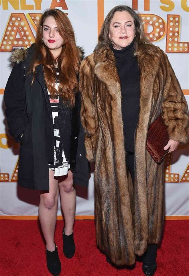 Rachel Weiss And Kathleen Turner's Daughter: A Look Into Their Relationship