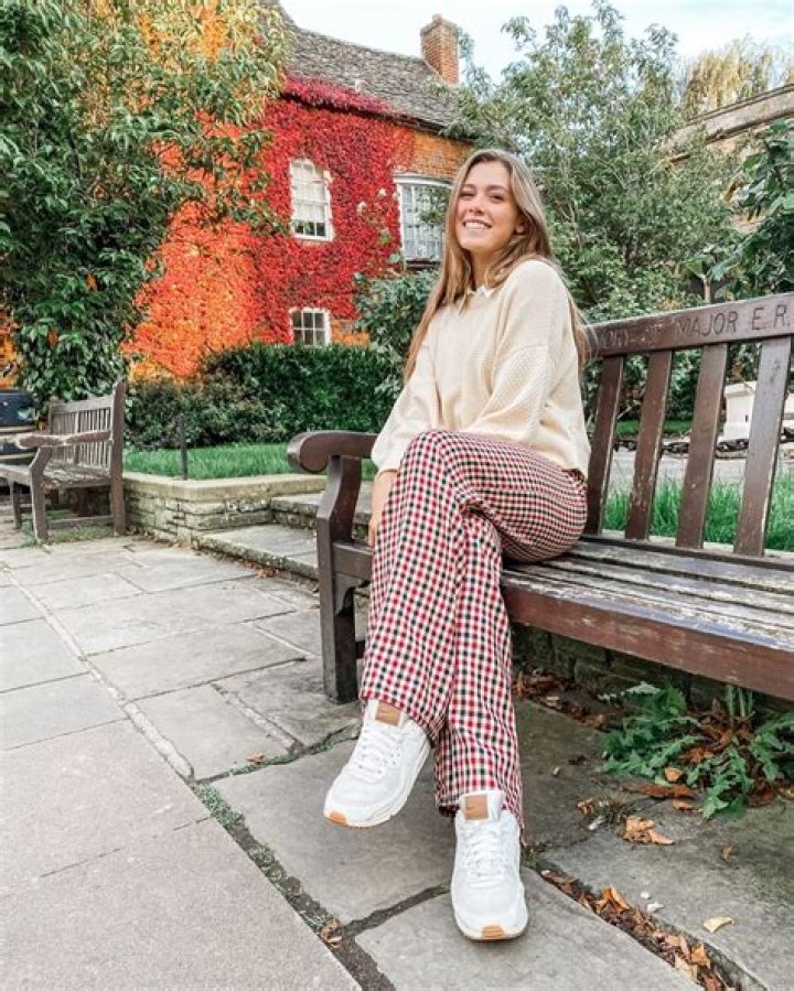 How Height Impacts Rose Reid's Career As An Actress