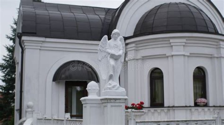 The Enchanting Angel Statues Of Russia's Grand Architecture