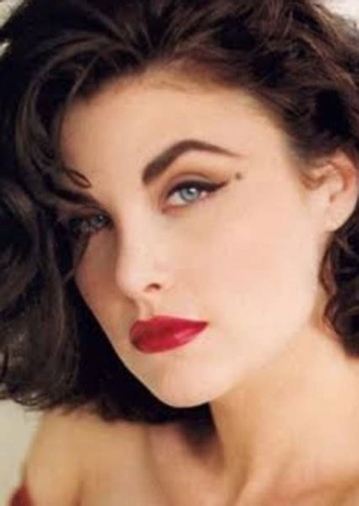 Discover Sherilyn Fenn's Age: A Timeless Beauty