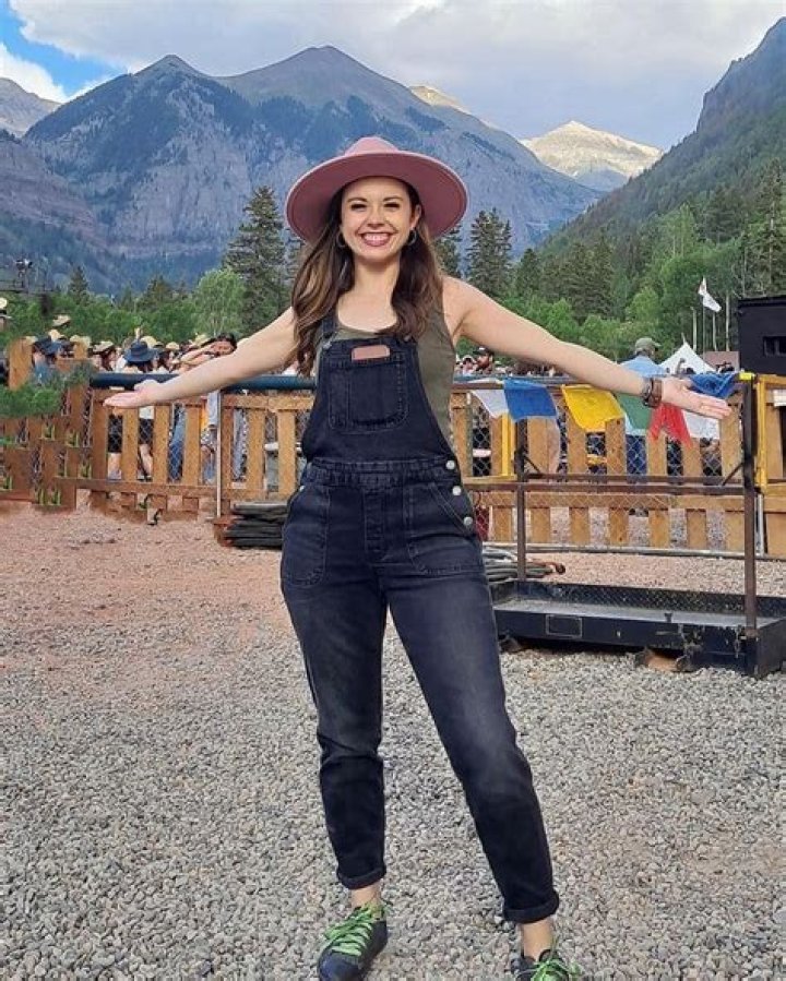 Sierra Hull's Height: How Tall Is The Bluegrass Star?